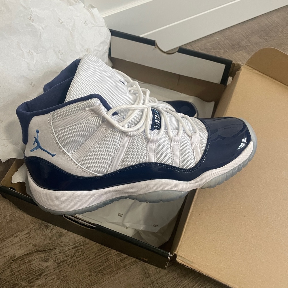 Jordan Retro 11 University Blue/White size 7